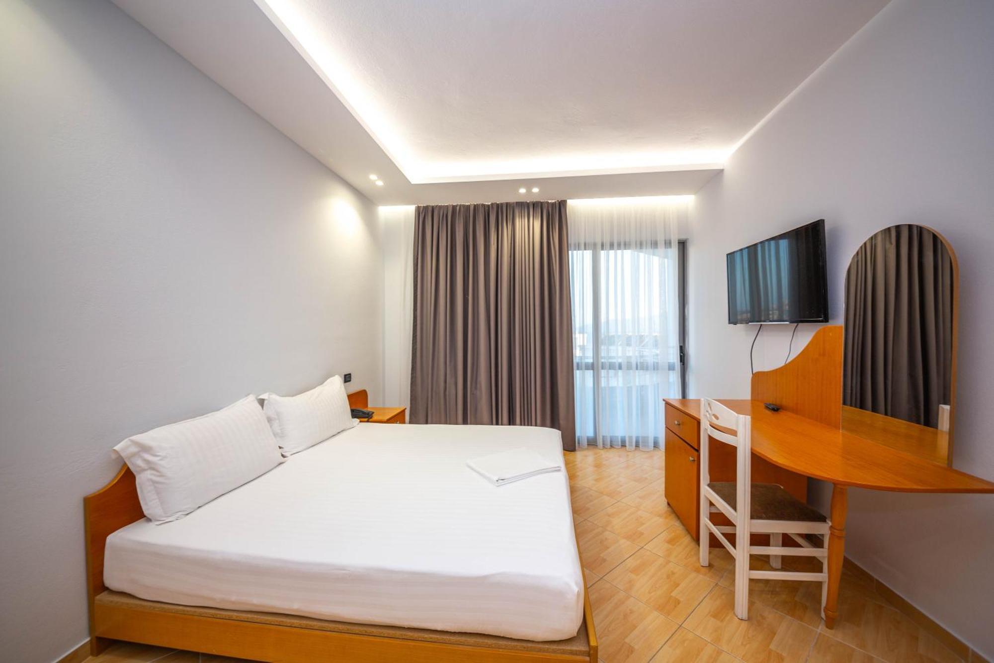 Hotel Sea Breeze Σαράντα Εξωτερικό φωτογραφία