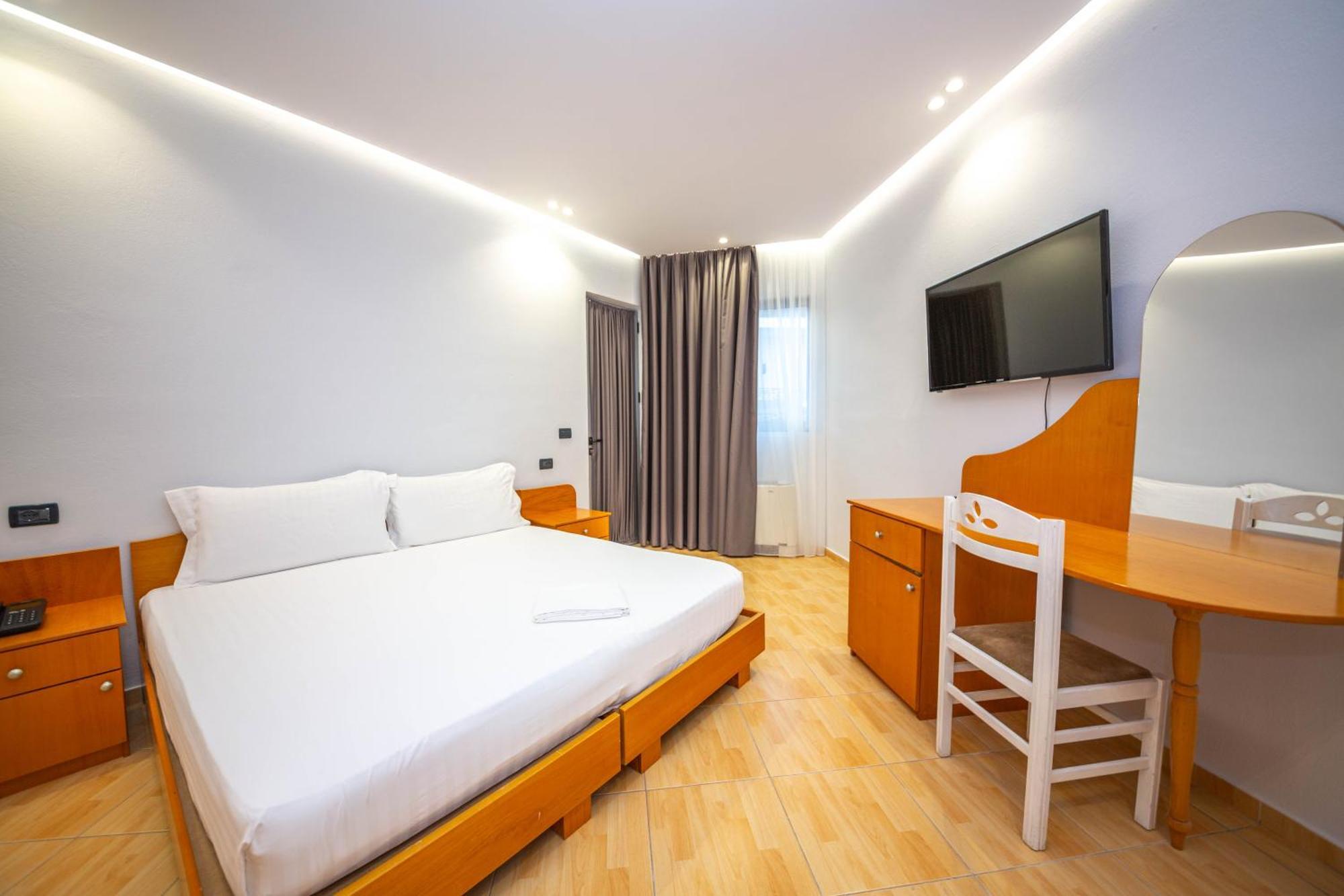 Hotel Sea Breeze Σαράντα Εξωτερικό φωτογραφία